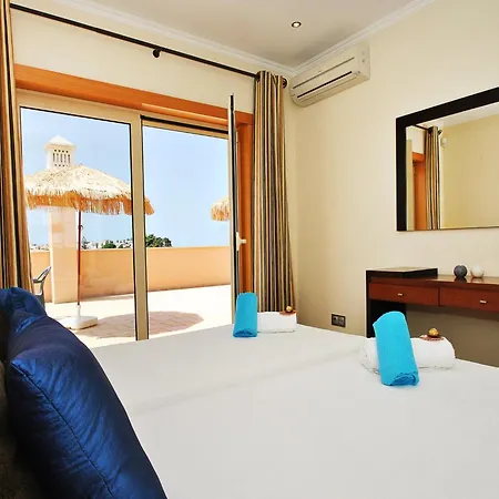Villa Villa In Algarve Near Golden Beaches